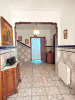 Casa de 218m2 con solar de 953m2 con 126 m2 de almacenes en Lillo (Toledo) photo 0