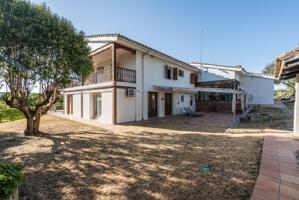 ^**^CHALET INDEPENDIENTE DE LUJO EN CLUB DE GOLF, LAS ROZAS — VIVIENDA ÚNICA EN ENTORNO EXCLUSIVO^**^ Presentamos esta exclusiva vivienda unifamiliar en una de las urbanizaciones más prestigiosas photo 0