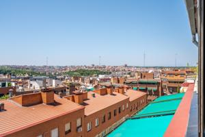 ^**^INCREÍBLE PISO DE 4 DORMITORIOS CON GRAN TERRAZA CERRADA EN RONDA DE SEGOVIA^**^ Magnífica vivienda situada en la exclusiva y demandada zona de Ronda de Segovia, un enclave privilegiado de Madr photo 0