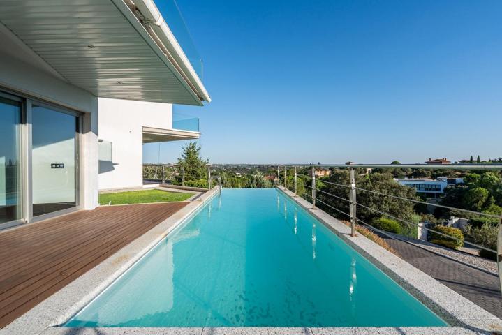 ^**^MAGNÍFICO CHALET DE DISEÑO EXCLUSIVO CON PISCINA DESBORDANTE Y VISTAS PANORÁMICAS^**^ Este espectacular chalet de tres plantas combina una arquitectura muy especial con espacios pensados para photo 0