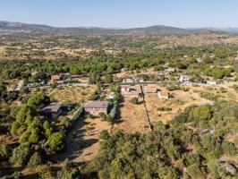 ^**^BONITA CASA CON MUCHAS POSIBILIDADES EN LA URBANIZACIÓN VALDESANMARTÍN, EL TIEMBLO^**^ Se vende amplia vivienda unifamiliar de 172 m² construidos distribuidos en dos plantas, ubicada en la exc photo 0