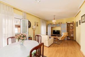 Piso En venta en Numancia, Madrid photo 0