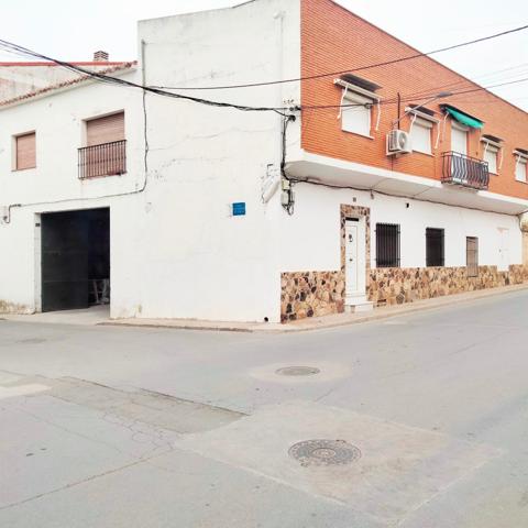 Acogedora casa de 357 m2 construidos sobre 193 metros2 de suelo en Noblejas (Toledo). photo 0