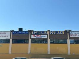 ^**^LOCAL EN ESQUINA CON TERRAZA EN RENTABILIDAD BRUTA DE 9.5%: ¡EL LUGAR IDEAL PARA TU NEGOCIO EN LAS ROZAS^**^ Presentamos un local comercial en una ubicación estratégica, situado en una de las e photo 0