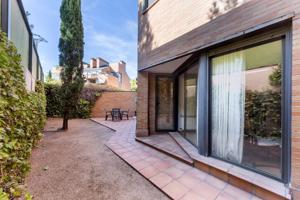 ESPECTACULAR BAJO CON JARDIN PRIVADO EN LA MEJOR ZONA DE TORRELODONES photo 0