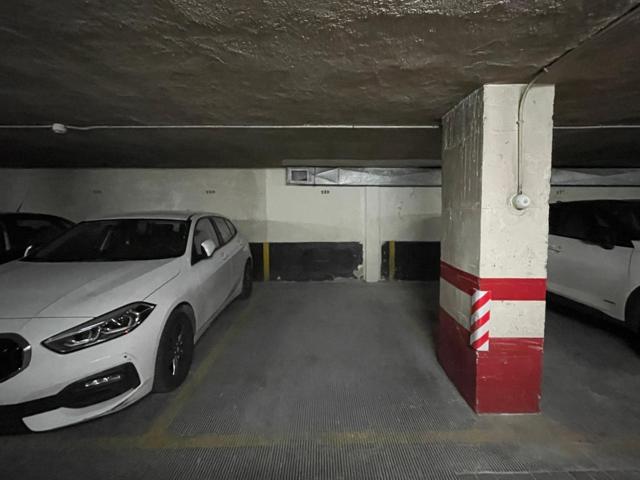 Plaza de garaje para coche mediano en Arapiles, Madrid photo 0