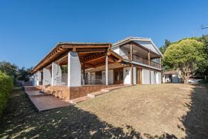 ^**^CHALET INDEPENDIENTE DE LUJO EN CLUB DE GOLF, LAS ROZAS — VIVIENDA ÚNICA EN ENTORNO EXCLUSIVO^**^ Presentamos esta exclusiva vivienda unifamiliar en una de las urbanizaciones más prestigiosas photo 0