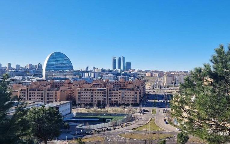  Ático En venta en Las Tablas, Madrid photo 0