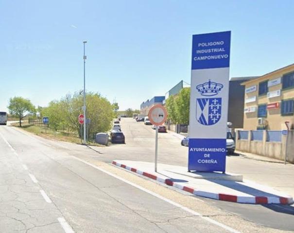 Oportunidad de Inversión: Nave Industrial Rentable en Cobeña photo 0