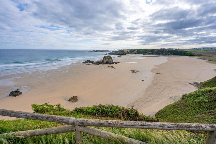 ^**^MAJESTUOSO CHALET INDIVIDUAL DE TRES PLANTAS FRENTE AL MAR, CON UNA FANTASTICA PARCELA LLANA Y U photo 0