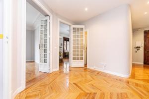 Piso En venta en Gaztambide, Madrid photo 0