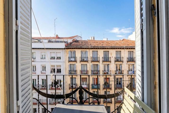 LUMINOSO PISO CON ESTANCIAS AMPLIAS Y DISTRIBUCIÓN MUY ATRACTIVA EN UNA FINCA REPRESENTATIVA. photo 0