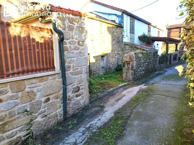 Casita de piedra con pequeña finca, para rehabilitar. photo 0