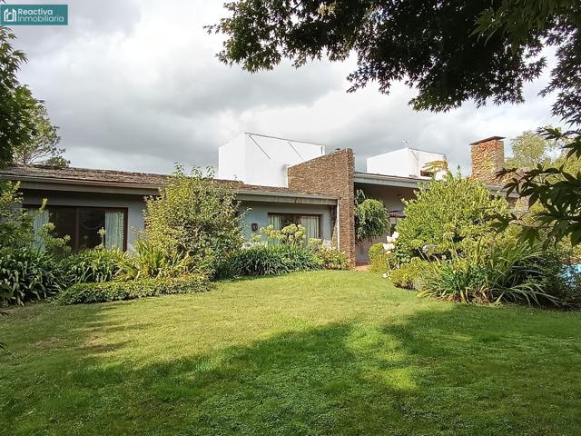 Chalet modero con jardin, piscina y garaje photo 0