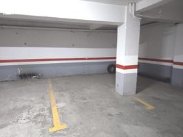 Se aquila plaza de garaje para vehículo pequeño photo 0