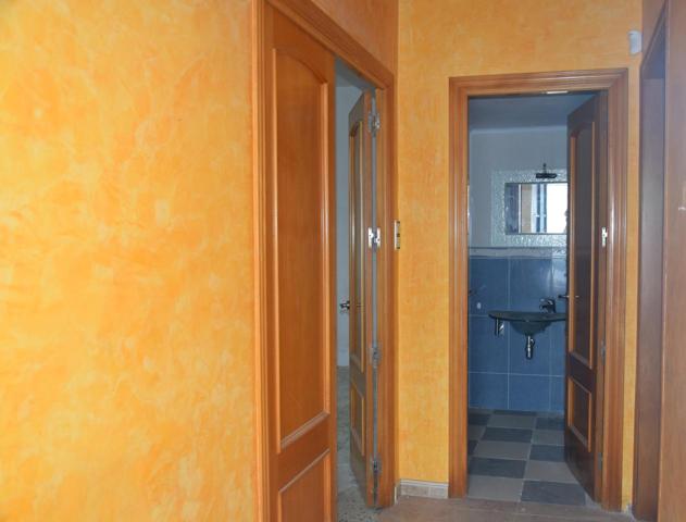 Enorme casa unifamiliar con tres pisos en Deltebre photo 0