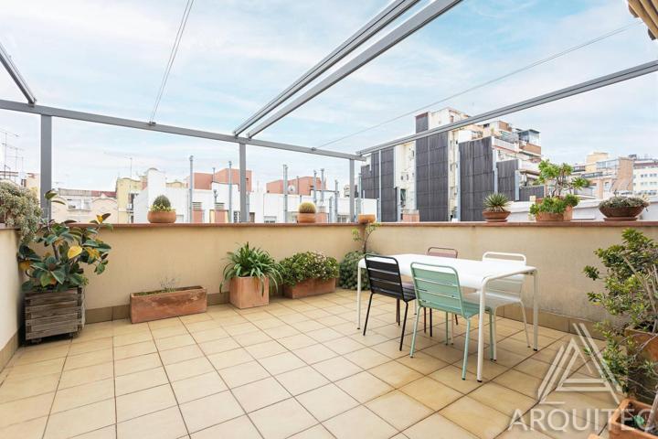 Exclusiva casa de 4 plantas con ascensor (Camp de l'Arpa) Confort, espacio y ubicación perfecta photo 0