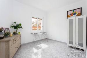 Piso con 3 dormitorios dobles en C- del Más Casanovas (BAIX GUINARDÓ) photo 0