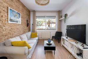 Luminoso piso con Patio en c-Castillejos (Baix Guinardó) photo 0