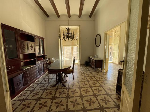Increíble casa en plaza mayor con dos bajos comerciales y vivienda photo 0