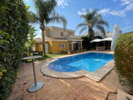 🏡 Chalet independiente con piscina en una de las mejores urbanizaciones de Llíria photo 0