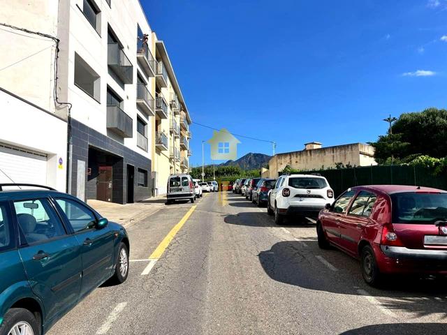 ¡SE VENDEN 4 PLAZAS DE PARKING SUBTERRÁNEAS EN UNA EXCELENTE ZONA DE ROSES! photo 0