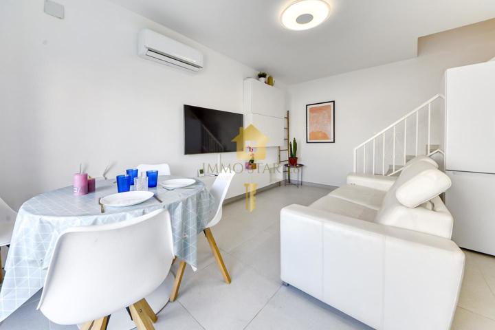 Exclusiva Casa Adosada de 2 Habitaciones en Empuriabrava con Piscina y Barbacoa photo 0