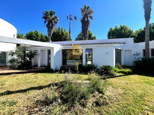 En alquiler: Complejo mixto de oficinas y vivienda photo 0