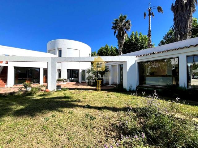 En alquiler: Complejo mixto de oficinas y vivienda photo 0