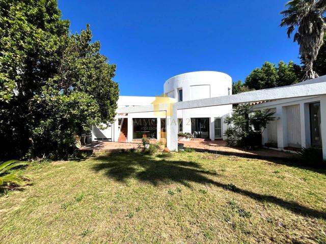 En alquiler: Complejo mixto de oficinas y vivienda photo 0