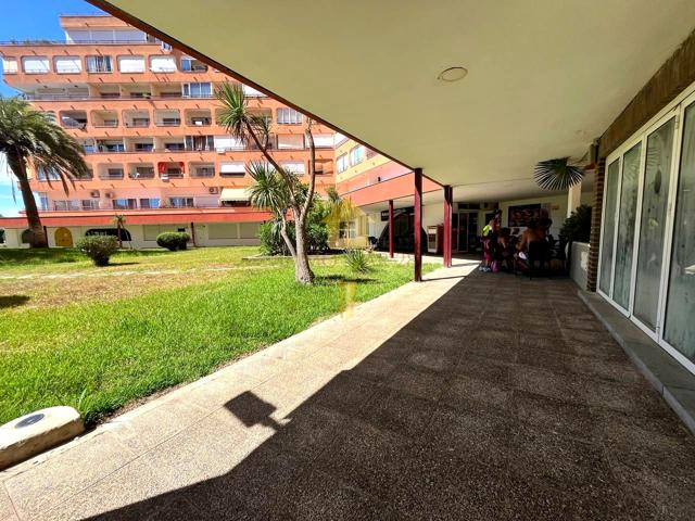 Local en venta en Santa Margarita – ¡Con acceso directo a la piscina! photo 0