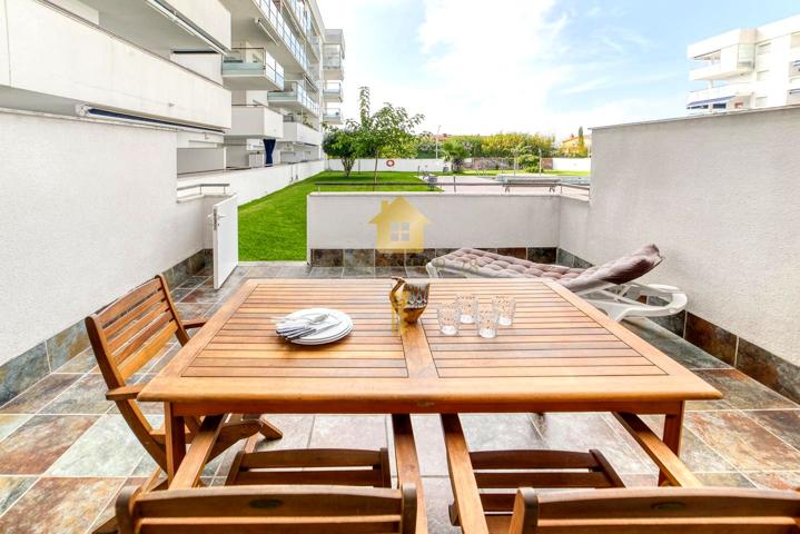 159.900 € – Planta baja con terraza y piscina en Roses photo 0