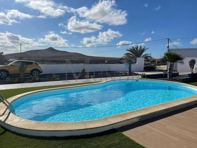 Chalet en venta en La Oliva photo 0