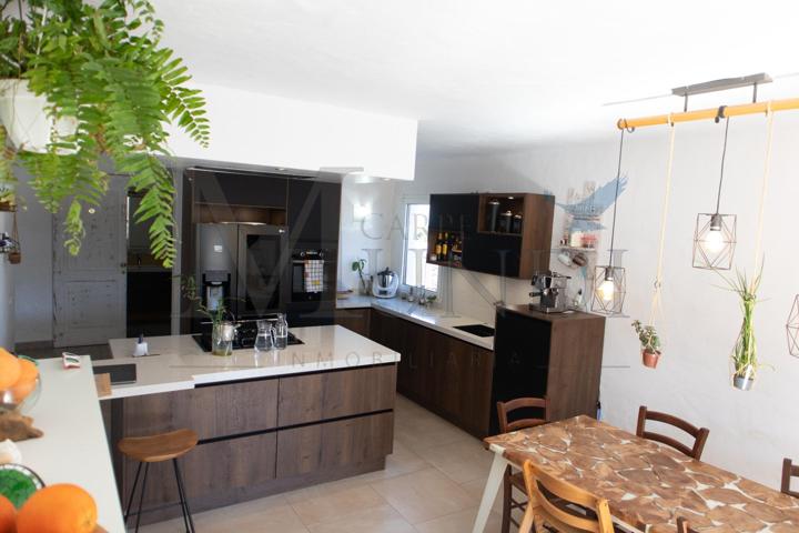 ¡Exclusiva Villa con Apartamento Independiente en Villaverde! photo 0