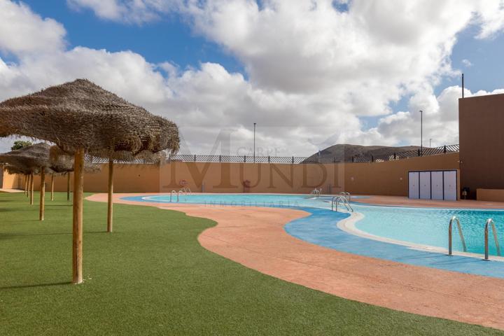 Chalet adosado en venta en calle Perdiz photo 0