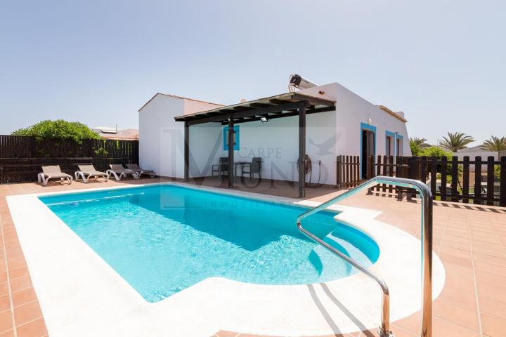 Chalet Unifamiliar en Villaverde: 3 Dormitorios, Piscina y Licencia VV photo 0