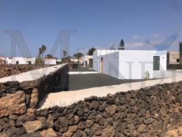 Exclusiva villa de lujo en construcción en Lajares – Personalizable y con piscina privada photo 0