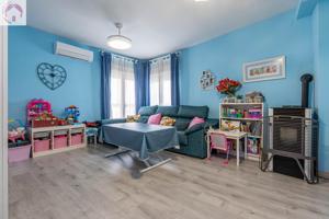 Precioso piso de 3 dormitorios, 2 baños, balcón y 2 plazas de garaje en Santa Fe photo 0