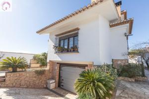 MARAVILLOSO CHALET INDEPENDIENTE CON PISCINA photo 0