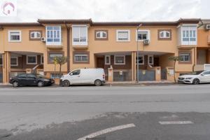 Unifamiliar Pareada En venta en San Cayetano, Churriana De La Vega photo 0