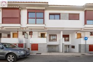 !! IMPRESIONANTE VIVIENDA JUNTO CENTRO COMERCIAL NEVADA !! photo 0