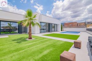 CHALET DISEÑO MODERNO EN UNA PLANTA NUEVA A ESTRENAR photo 0