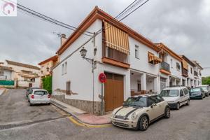 Casa en La Zubia con amplio patio y tres dormitorios. photo 0