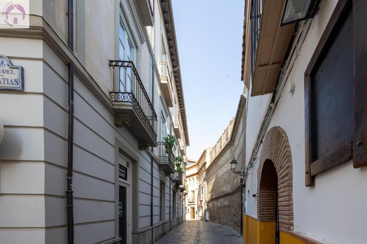 Impresionante piso en dos alturas en el corazón de Granada photo 0