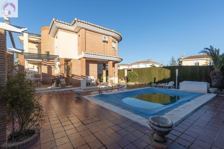 MAGNIFICO CHALET EN PANTANO DE CUBILLAS photo 0