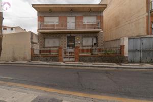 SE VENDE CASA CON UNA PARCELA DE 518 m2 (EN EL CENTRO DE LOS OGÍJARES). photo 0