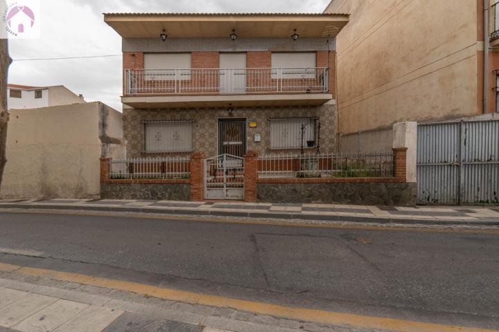 SE VENDE CASA CON UNA PARCELA DE 518 m2 (EN EL CENTRO DE LOS OGÍJARES). photo 0