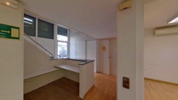 CUATRO LOCALES A LA VENTA EN LA NOVA ESQUERRA, BARCELONA photo 0