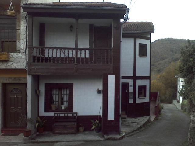 Chalet adosado en venta en Mieres, Asturias photo 0