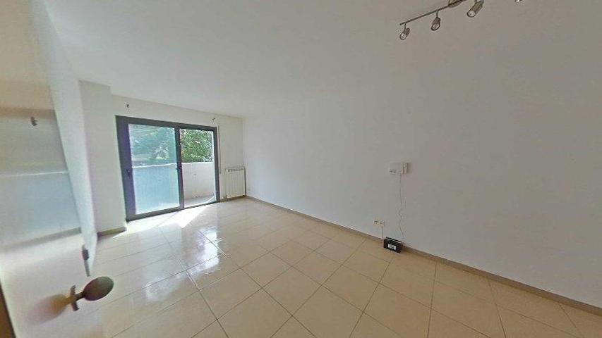 Piso en venta en Salt, Gerona photo 0